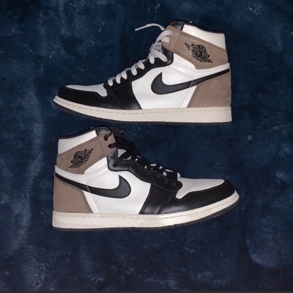 Air Jordan 1 Dark Mocha Size 11 US - Picture 1 of 5